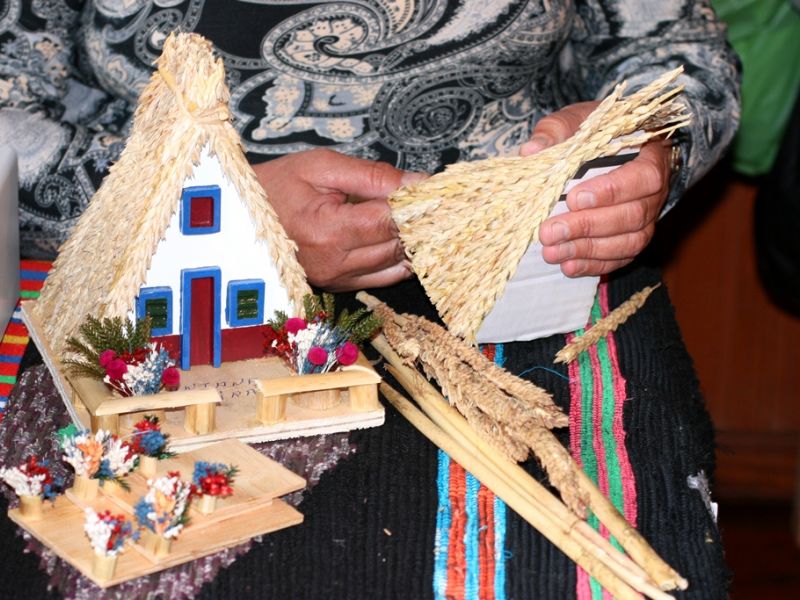 Artesa a fazer casas típicas Artesa_casas_tipicas